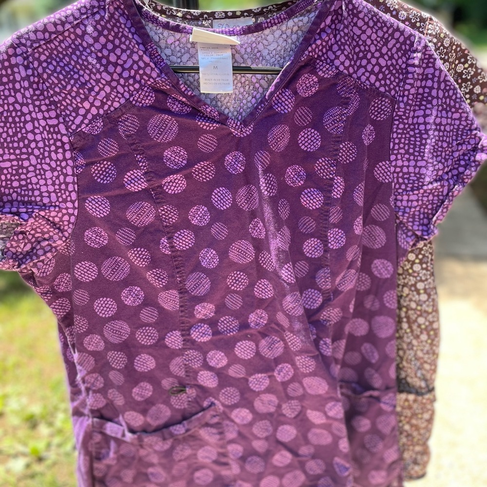 6 tops and 1 pant Scrub lot $5 for everything!!!!